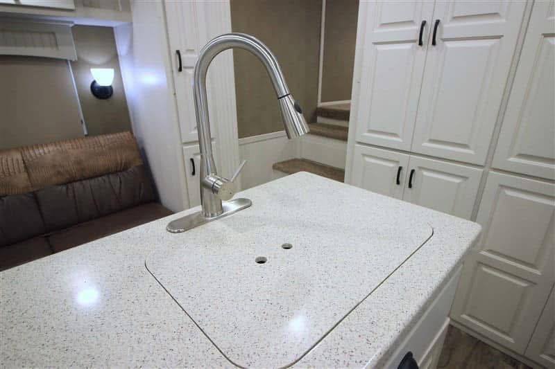 2018 Lakota Bighorn 3 Horse Double Slide Living Quarter - Image 27