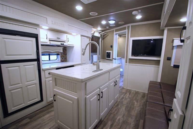 2018 Lakota Bighorn 3 Horse Double Slide Living Quarter - Image 17