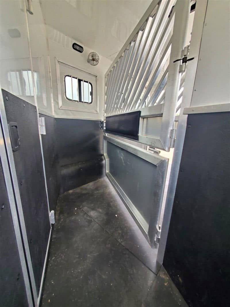 2018 Lakota Bighorn 3 Horse Double Slide Living Quarter - Image 14