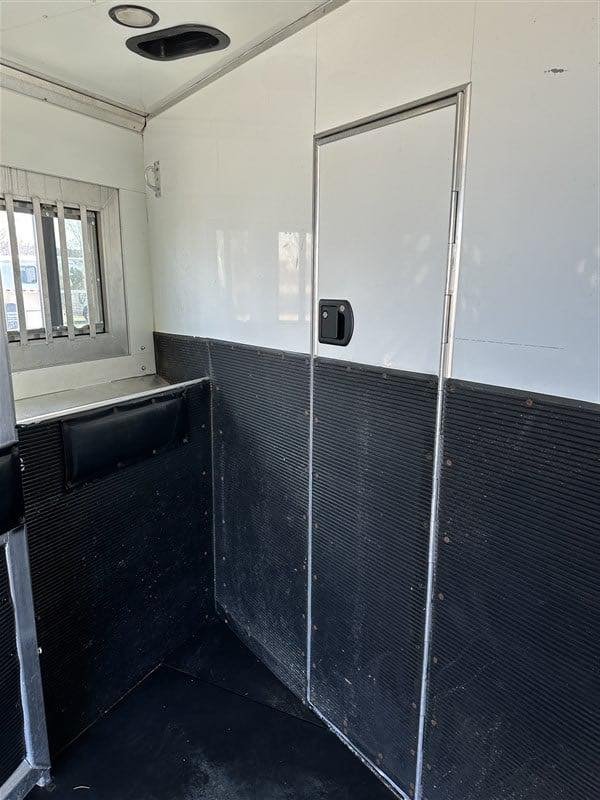 2007 Bloomer 3 Horse Living Quaters - Image 28