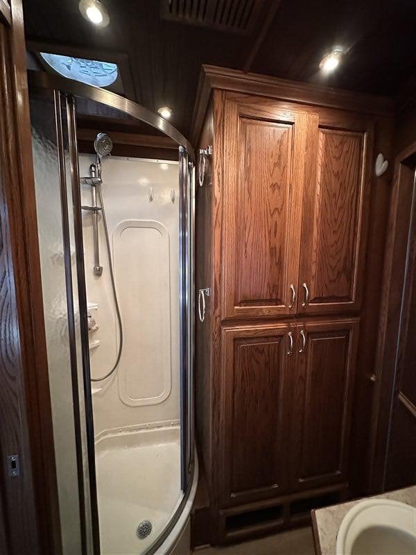 2007 Bloomer 3 Horse Living Quaters - Image 20