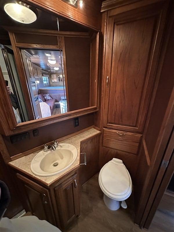 2007 Bloomer 3 Horse Living Quaters - Image 19