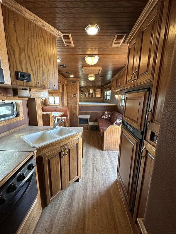 2007 Bloomer 3 Horse Living Quaters - Image 21