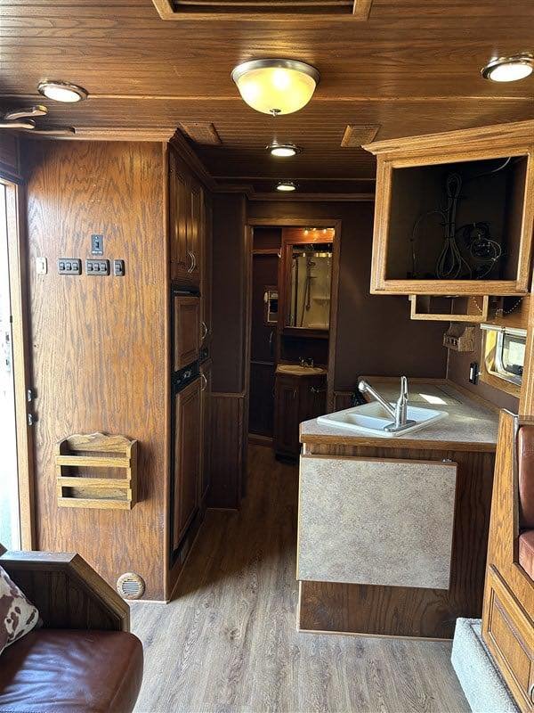 2007 Bloomer 3 Horse Living Quaters - Image 17