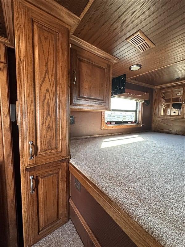 2007 Bloomer 3 Horse Living Quaters - Image 10