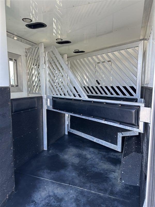 2007 Bloomer 3 Horse Living Quaters - Image 26