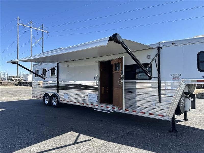 2007 Bloomer 3 Horse Living Quaters - Image 7