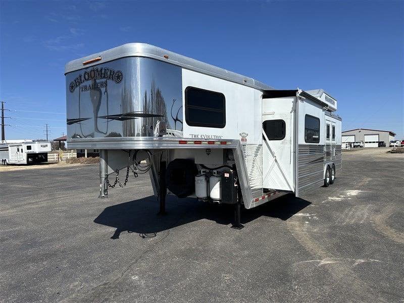 2007 Bloomer 3 Horse Living Quaters - Image 4