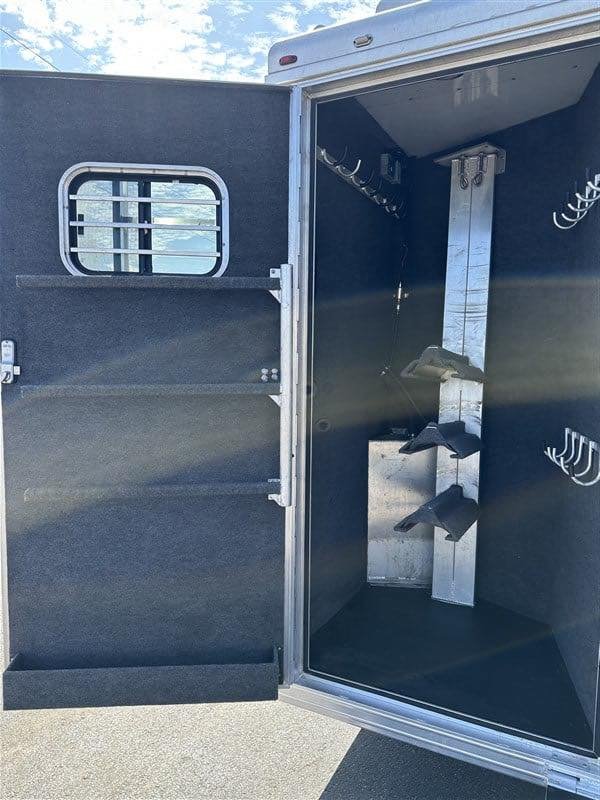 2007 Bloomer 3 Horse Living Quaters - Image 24