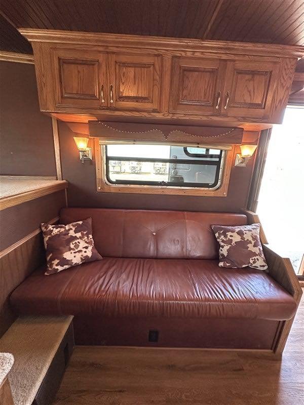2007 Bloomer 3 Horse Living Quaters - Image 11