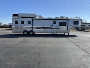 2007 Bloomer 3 Horse Living Quaters