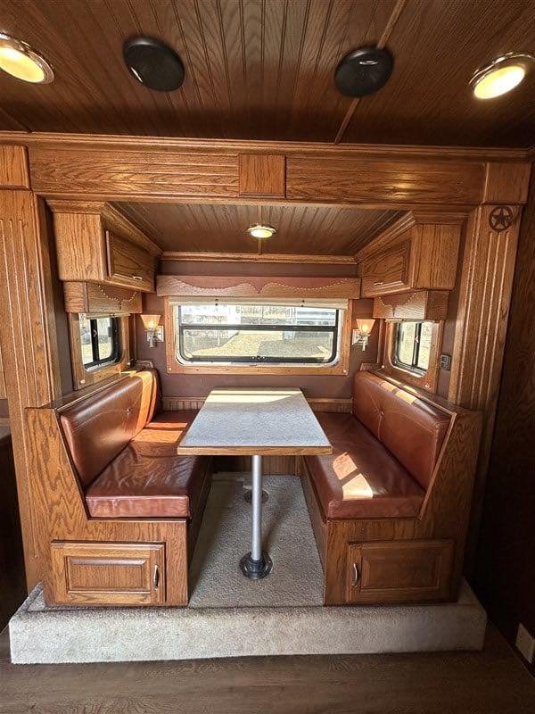 2007 Bloomer 3 Horse Living Quaters - Image 13