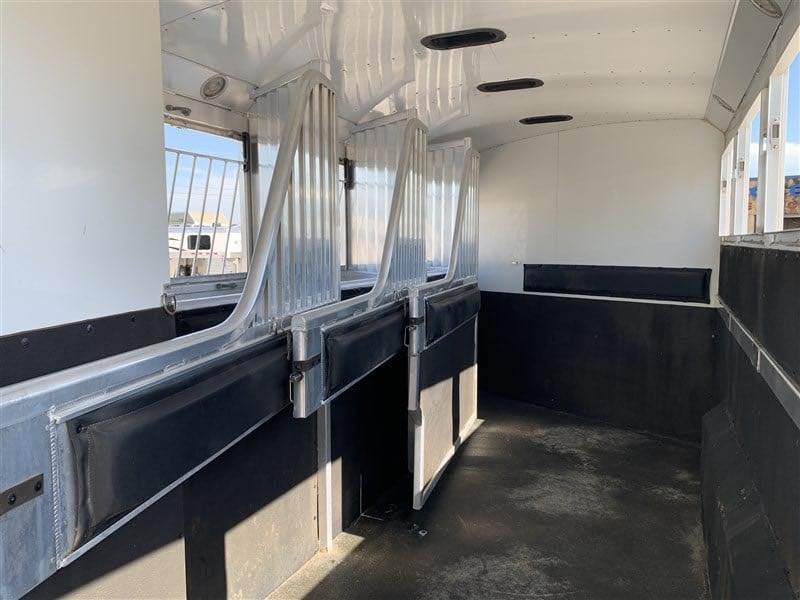 2007 4 Star 4 Horse Slant Gooseneck - Image 12