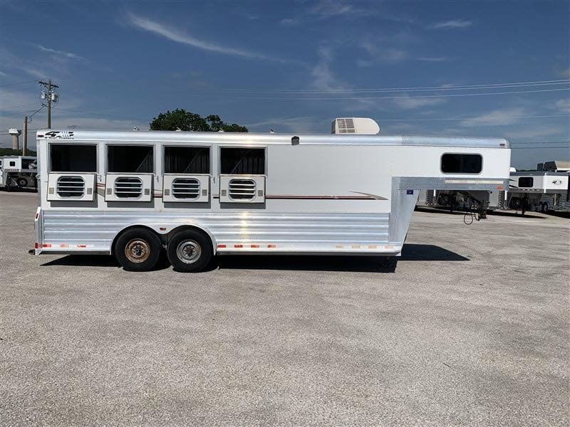 2007 4 Star 4 Horse Slant Gooseneck - Image 2