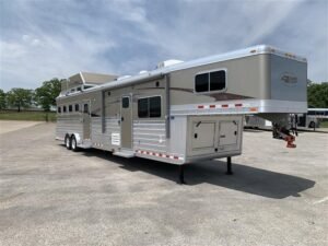 2014 4 Star 4 Horse Slant Living Quaters Outlaw Conversions
