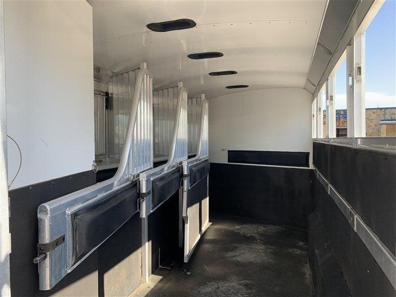 2007 4 Star 4 Horse Slant Gooseneck - Image 11