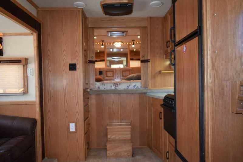 2005 Sundowner Sunlite 6LQ Horse Trailer with 11′ Short Wall 725 Grand Sierra 8612GLQ MidTack - Image 23