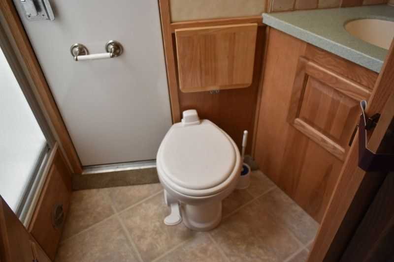 2005 Sundowner Sunlite 6LQ Horse Trailer with 11′ Short Wall 725 Grand Sierra 8612GLQ MidTack - Image 28