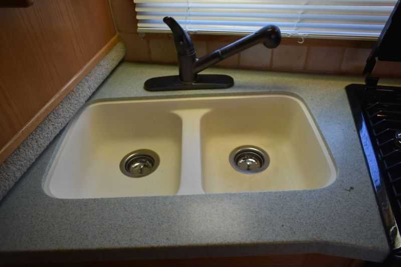 2005 Sundowner Sunlite 6LQ Horse Trailer with 11′ Short Wall 725 Grand Sierra 8612GLQ MidTack - Image 34