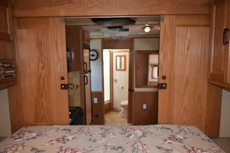 2005 Sundowner Sunlite 6LQ Horse Trailer with 11′ Short Wall 725 Grand Sierra 8612GLQ MidTack - Image 42