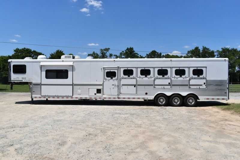 2005 Sundowner Sunlite 6LQ Horse Trailer with 11′ Short Wall 725 Grand Sierra 8612GLQ MidTack - Image 5