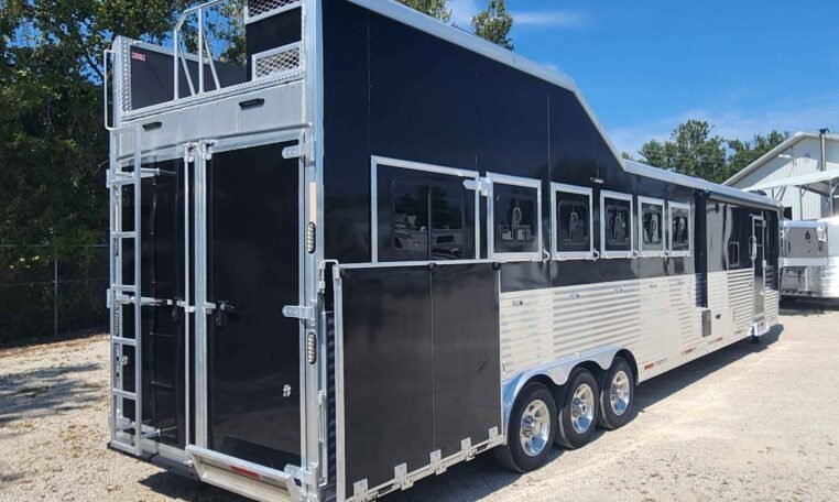 2019 Lakota Bighorn 6 Horse Side Load Trailer - Image 3