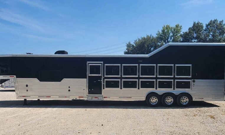 2019 Lakota Bighorn 6 Horse Side Load Trailer - Image 5