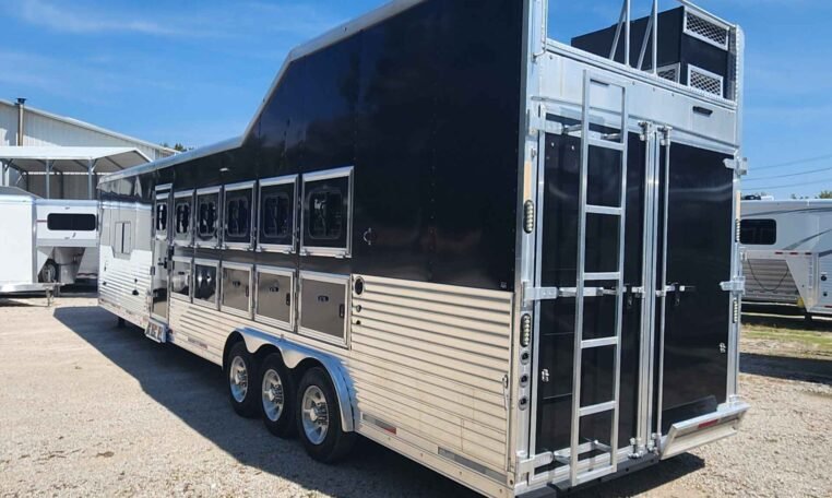 2019 Lakota Bighorn 6 Horse Side Load Trailer - Image 9