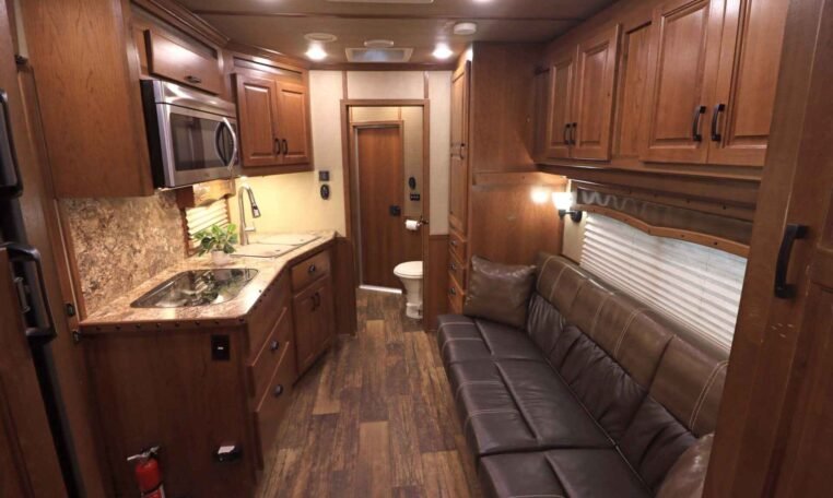 2019 Lakota Bighorn 6 Horse Side Load Trailer - Image 16