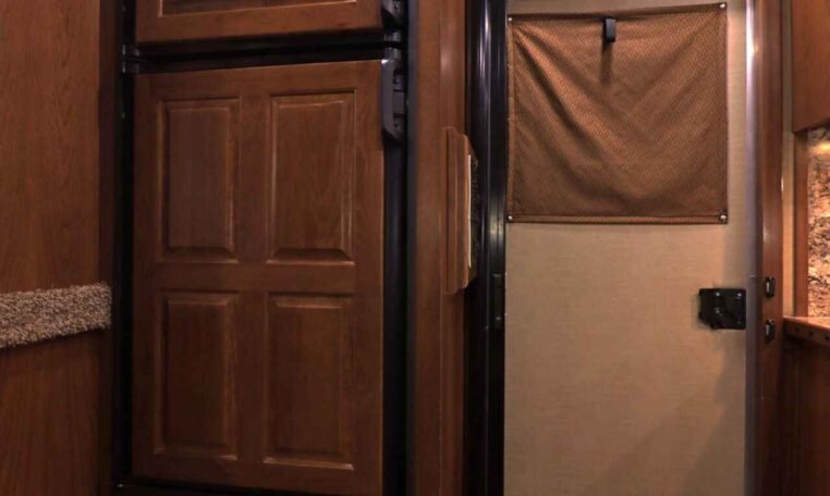 2019 Lakota Bighorn 6 Horse Side Load Trailer - Image 22