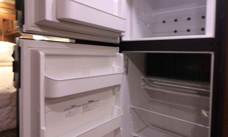 2019 Lakota Bighorn 6 Horse Side Load Trailer - Image 23