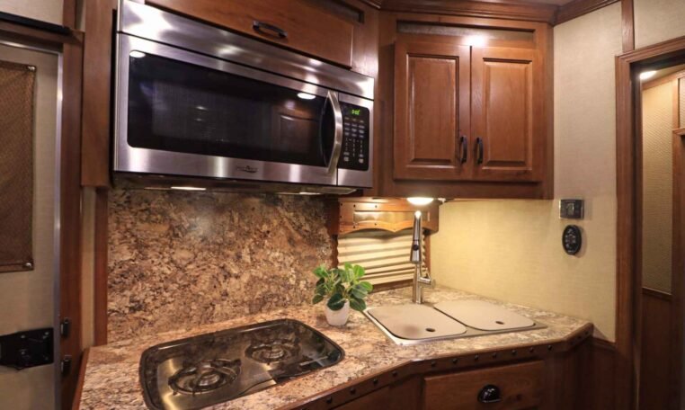 2019 Lakota Bighorn 6 Horse Side Load Trailer - Image 25