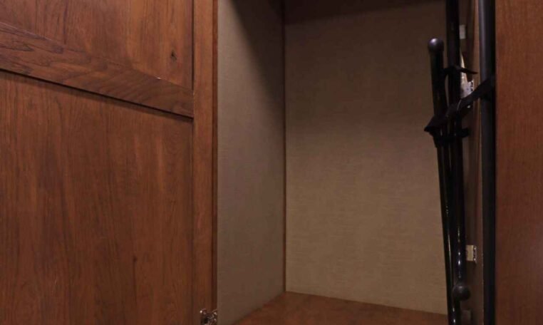 2019 Lakota Bighorn 6 Horse Side Load Trailer - Image 28