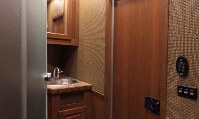 2019 Lakota Bighorn 6 Horse Side Load Trailer - Image 29