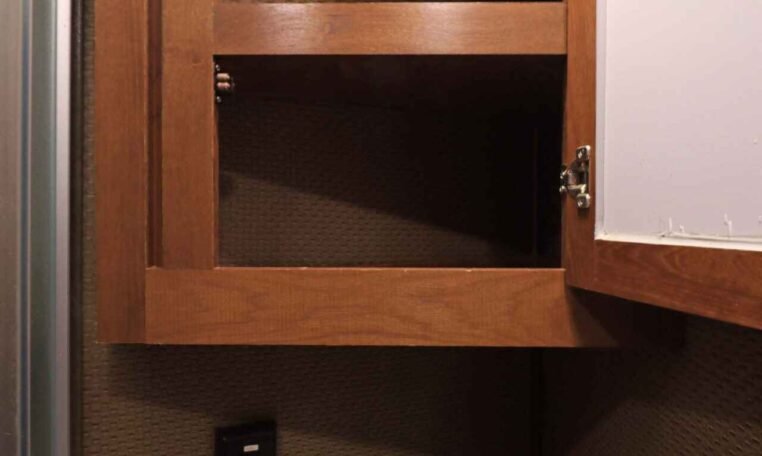 2019 Lakota Bighorn 6 Horse Side Load Trailer - Image 34