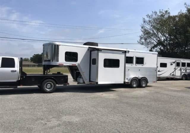 2020 Merhow 2H 9′ LQ with Slide and Dinette - Image 2