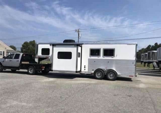 2020 Merhow 2H 9′ LQ with Slide and Dinette - Image 3