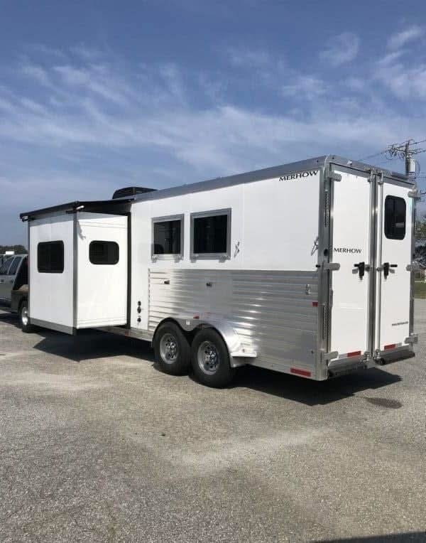 2020 Merhow 2H 9′ LQ with Slide and Dinette - Image 4