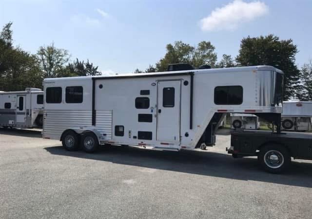 2020 Merhow 2H 9′ LQ with Slide and Dinette - Image 5