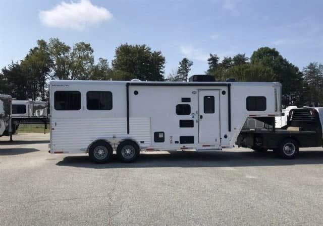 2020 Merhow 2H 9′ LQ with Slide and Dinette - Image 9