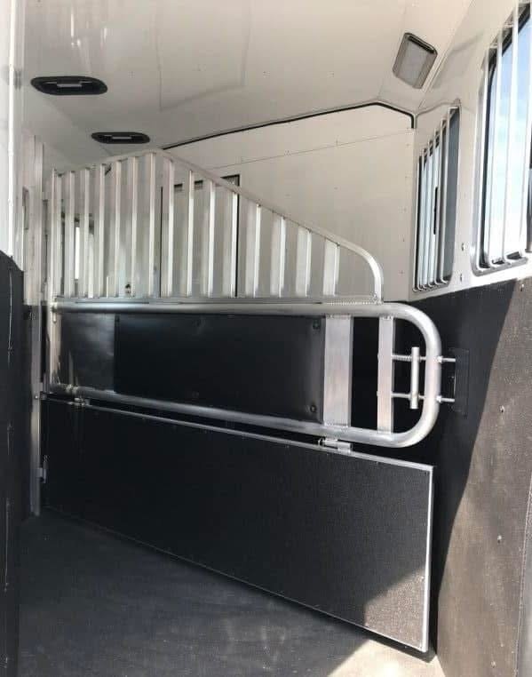 2020 Merhow 2H 9′ LQ with Slide and Dinette - Image 14