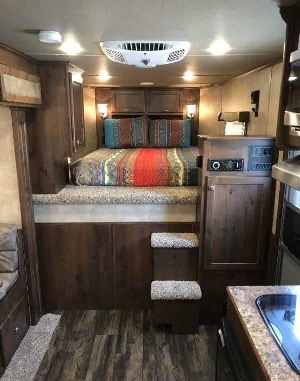 2020 Merhow 2H 9′ LQ with Slide and Dinette - Image 21