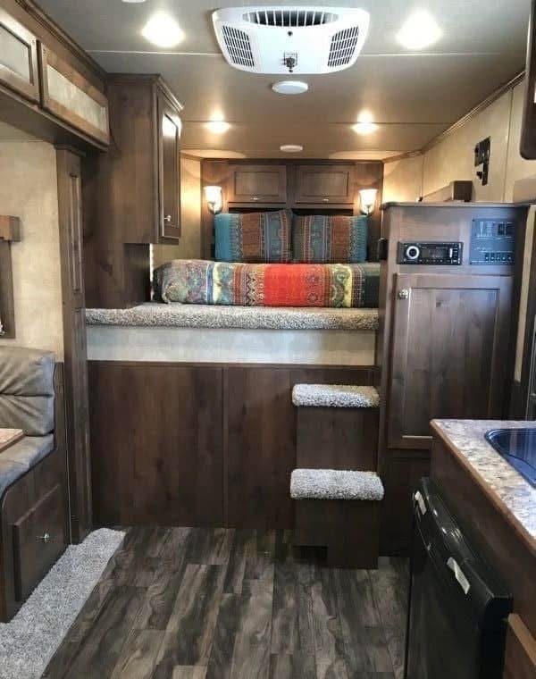 2020 Merhow 2H 9′ LQ with Slide and Dinette - Image 20