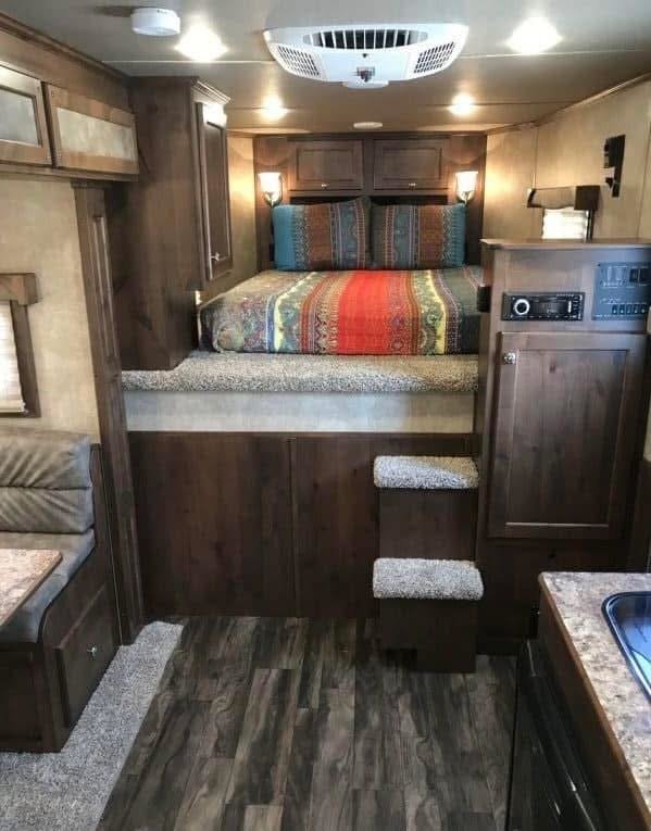 2020 Merhow 2H 9′ LQ with Slide and Dinette - Image 19