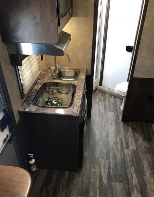 2020 Merhow 2H 9′ LQ with Slide and Dinette - Image 30