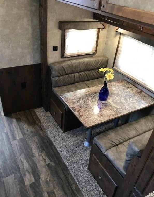 2020 Merhow 2H 9′ LQ with Slide and Dinette - Image 29