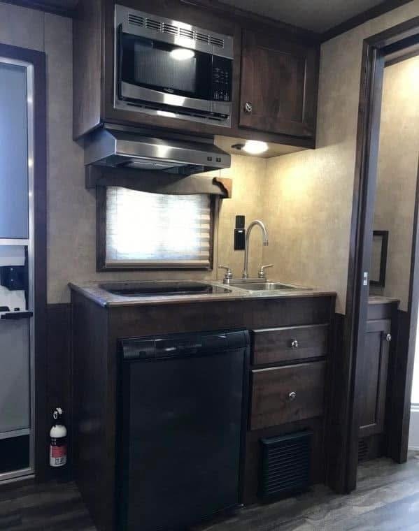 2020 Merhow 2H 9′ LQ with Slide and Dinette - Image 28