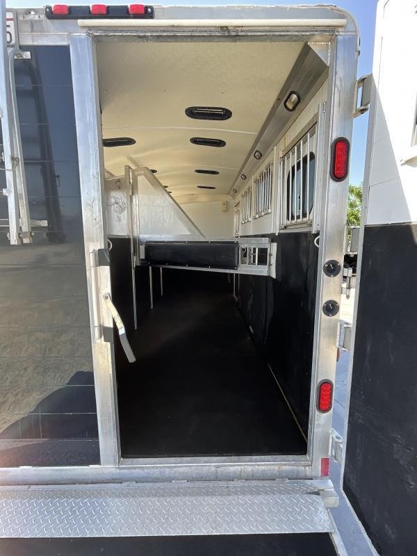 2005 Jamco 4 Horse Gooseneck Trailer - Image 25