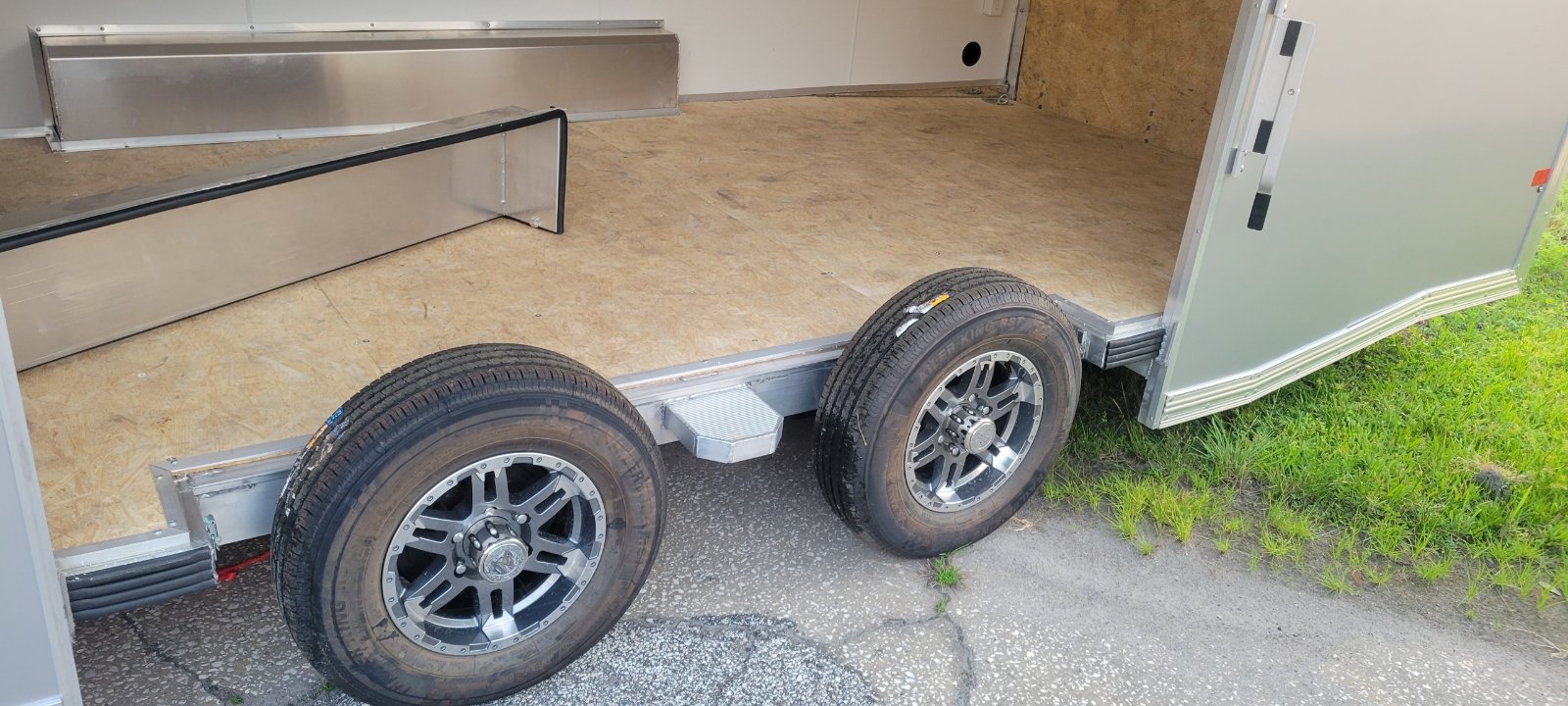 8.5 x 24 Aluminum Car Hauler Trailer Stealth - Image 2