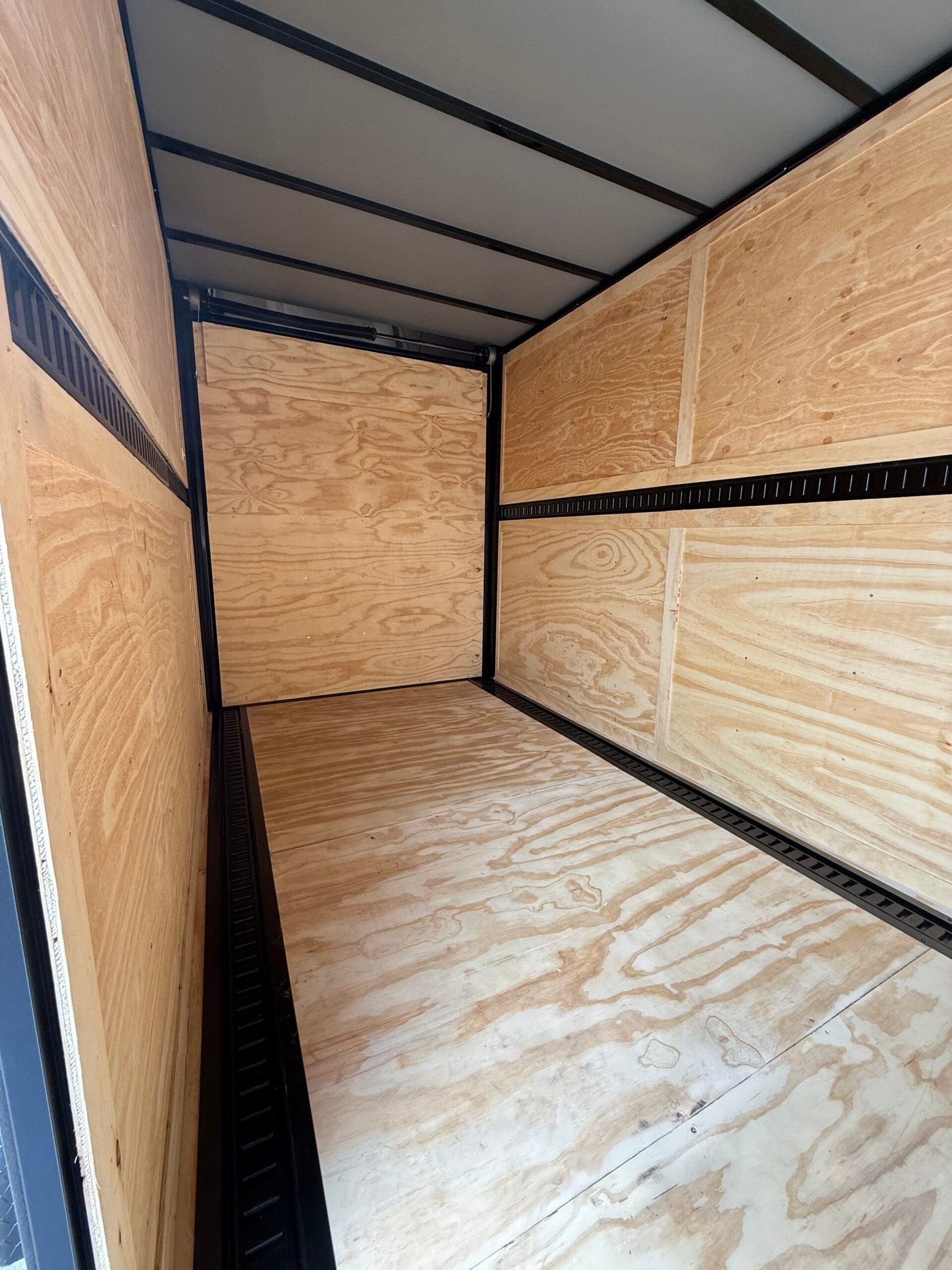 All World 7x14x8 w/ rear spoiler & e-track - Image 9